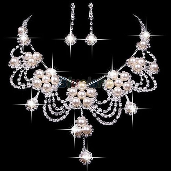 Accessories - Sliver Plated Rhinestone Crystal Faux Pearl Neckla